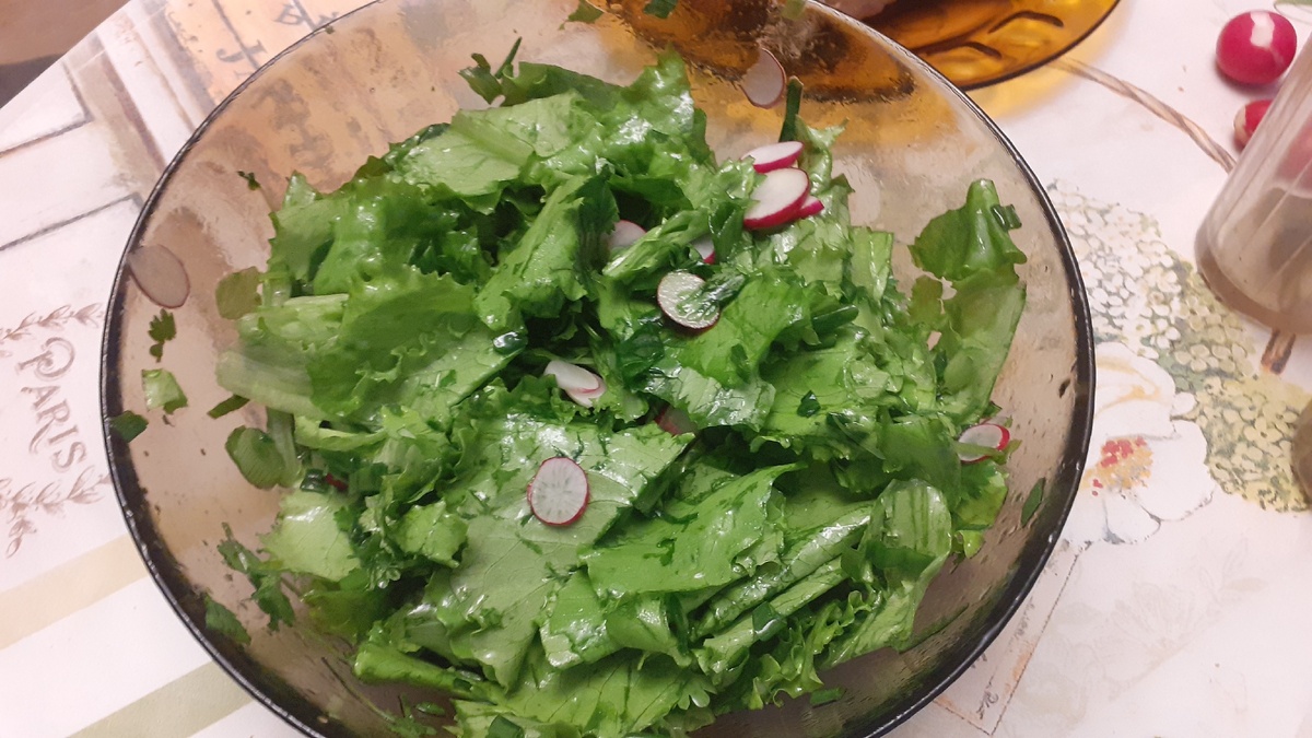 Простой салат с редиской