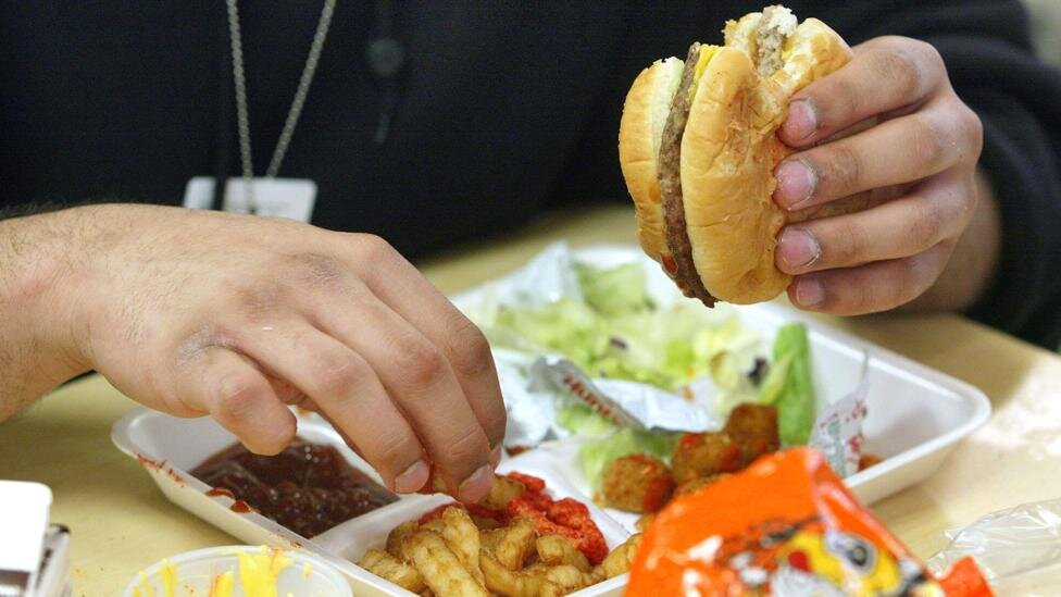 Высококалорийные продукты сегодня трудно избежать