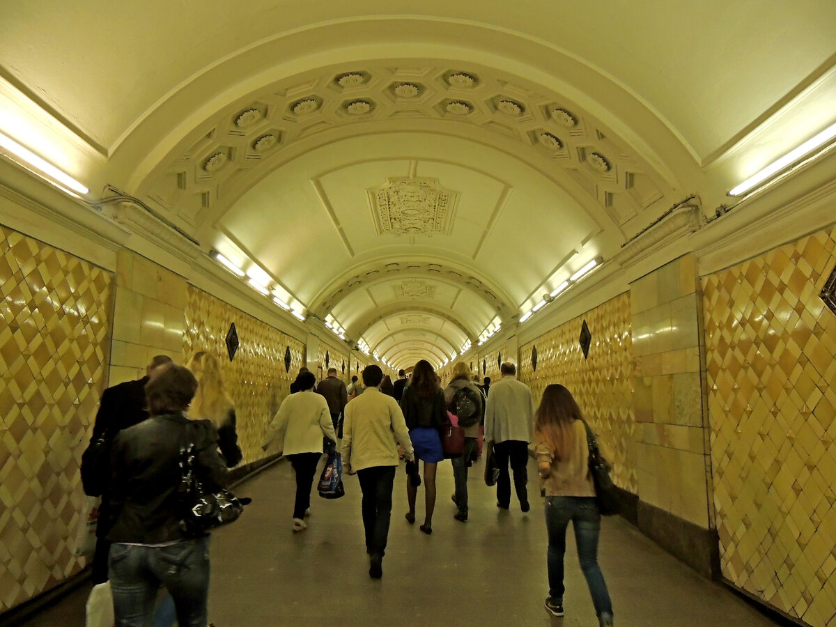 станция метро площадь свердлова в москве