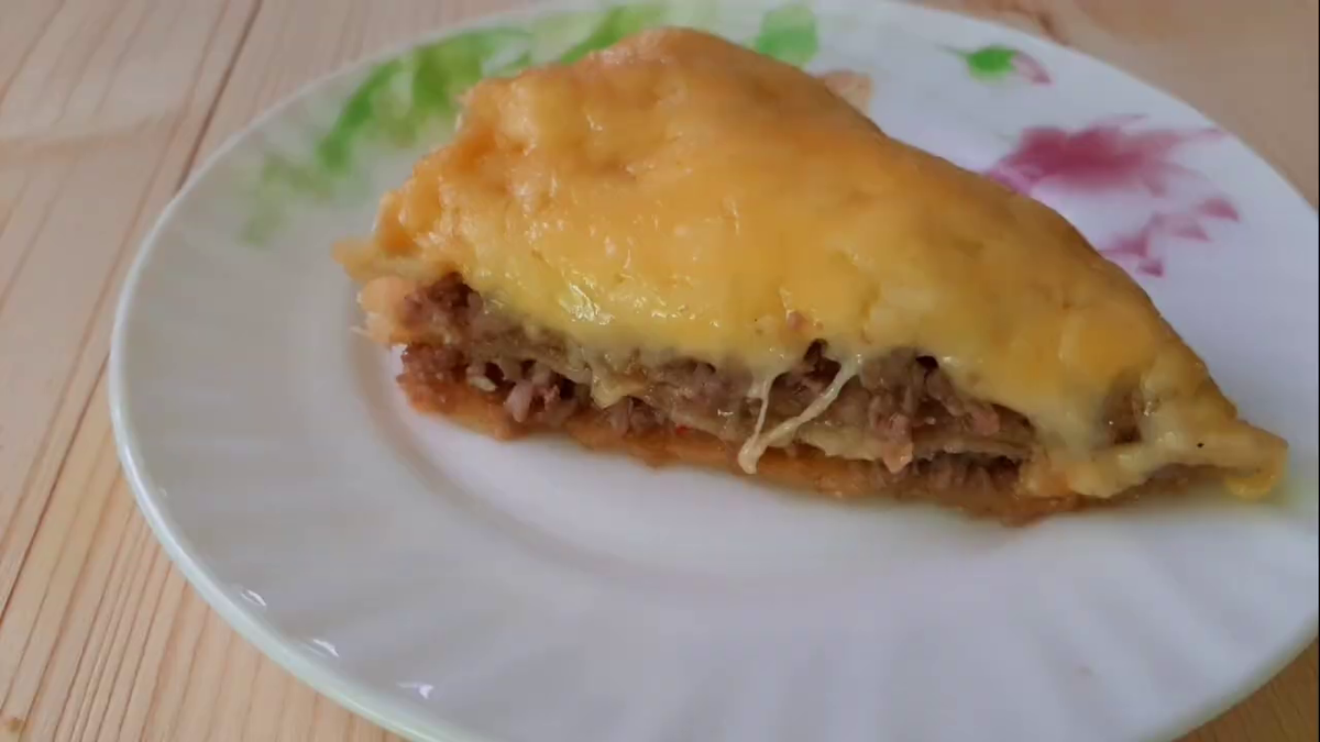 Пирог из вафельных коржей с мясом и грибами