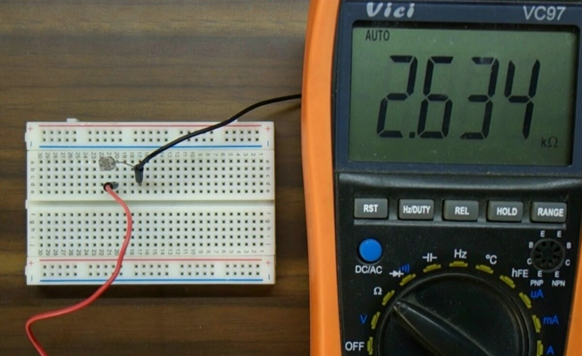 Сопротивление фоторезистора при нормальном освещении
