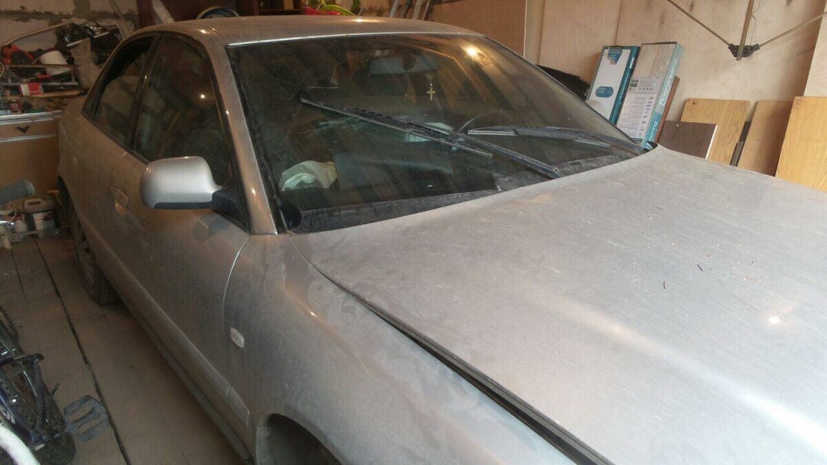 С этого ракурса уже видно, что стрельнули подушки и разбито лобовое. Фото zen.yandex.ru/jlr_select