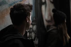 парень хочет познакомиться.