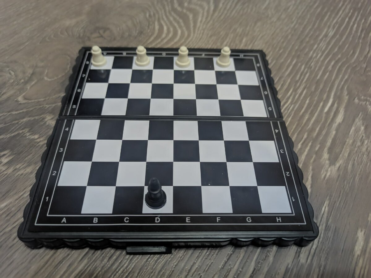 Первоначальная расстановка. Фото 1