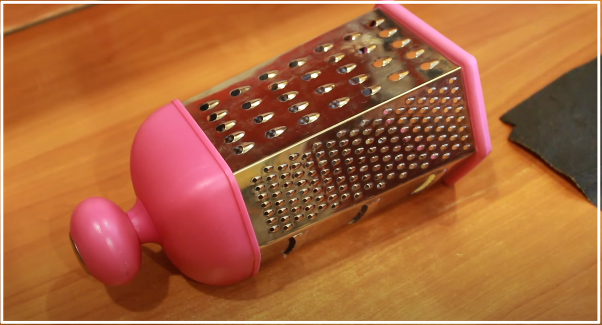 Терка и наждачная бумага.