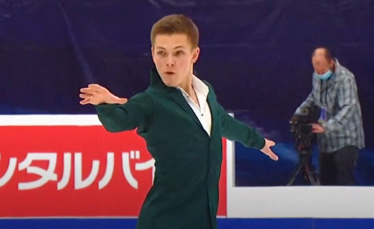 Михаил Коляда. Короткая программа. Этап Гран-при в Москве 20.11.2020. Скриншот прямого эфира на «Первом канале»