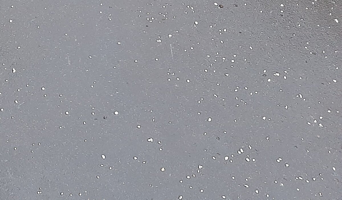 Улицы начали засыпать реагентом