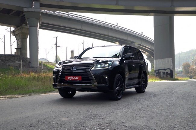 Lexus LX 450d вид спереди