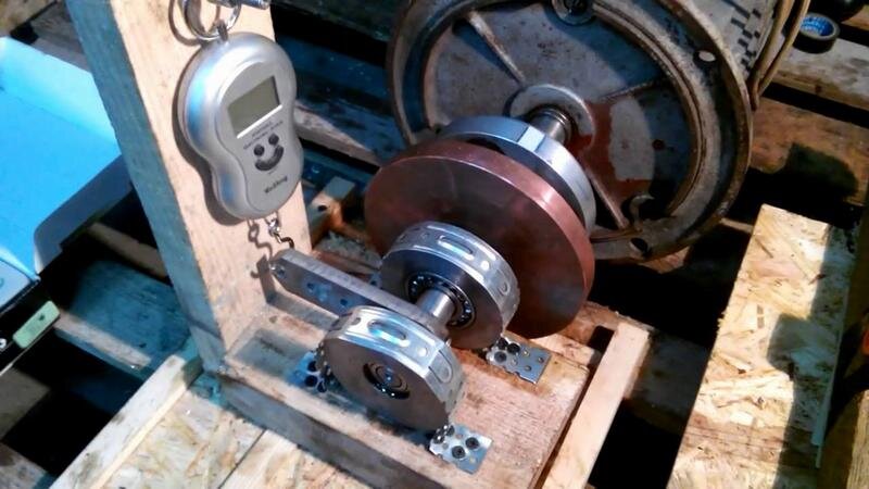 Измерение заключается в создании ситуации, где двигатель набирает максимальные обороты, затем тормозится: в процессе создается график, демонстрирующий максимальный момент мотора в момент нажатия на тормоз. Сначала показатель будет небольшим, затем будет наблюдаться рост, достижение пика и падение.