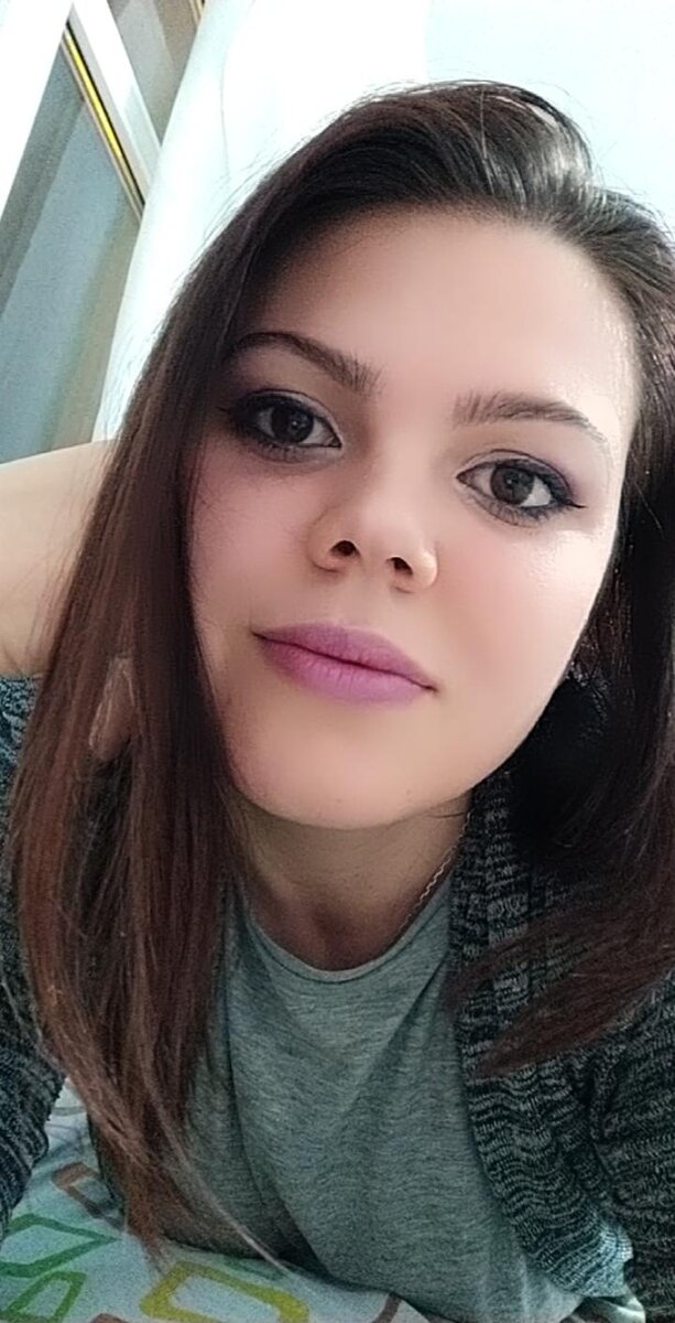 На карантине я смотрела уроки по макияжу и пыталась что-то сотворить с собой..