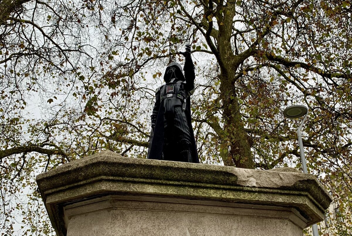 Отныне здесь власть империи...