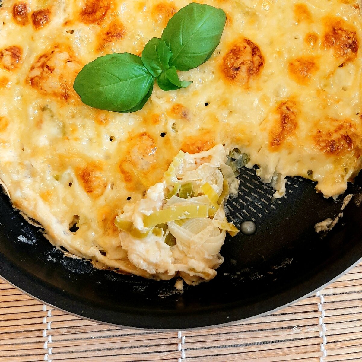 Запеканка из лук-порея с сыром
