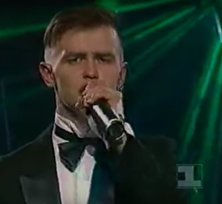 Группа “Мальчишник” на концерте. Скриншот выступления.