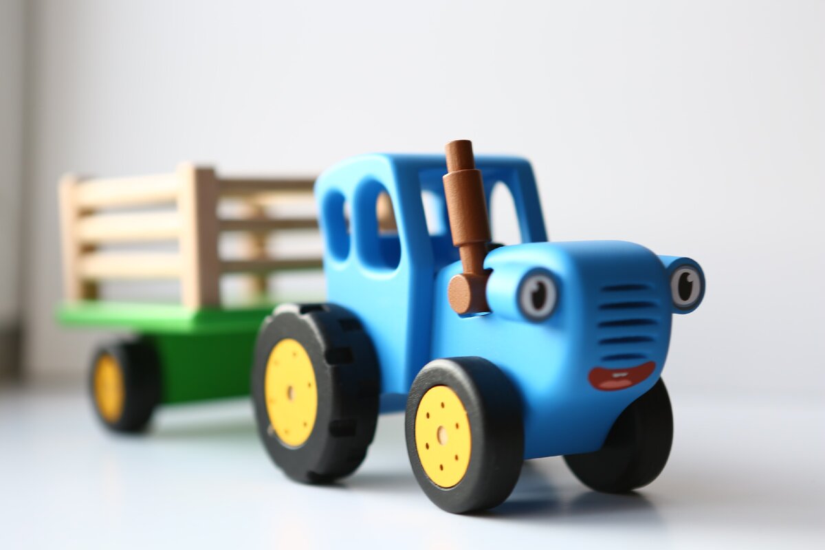 С детства мои дети очень любят Синий трактор из всем известного мультика "Едет трактор".-2