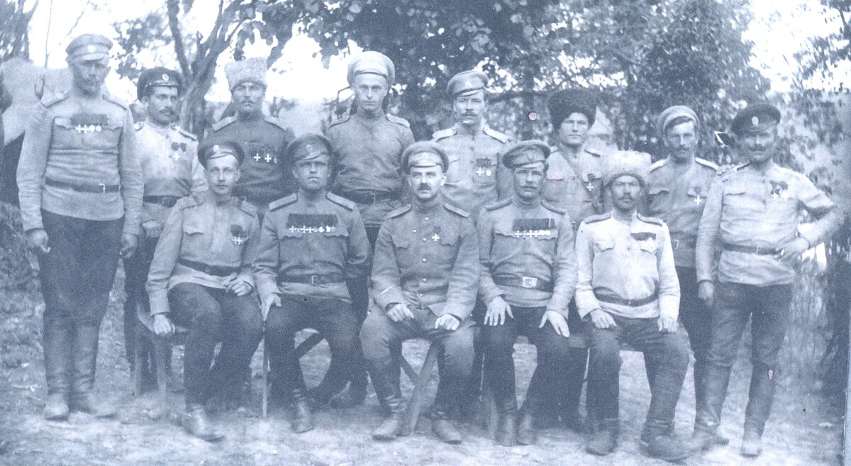 Александр Васильевич  сидит внизу первый слева