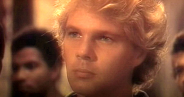 Буллет (Кент Лей), кадр из фильма "Генералы песчаных карьеров" (1971)