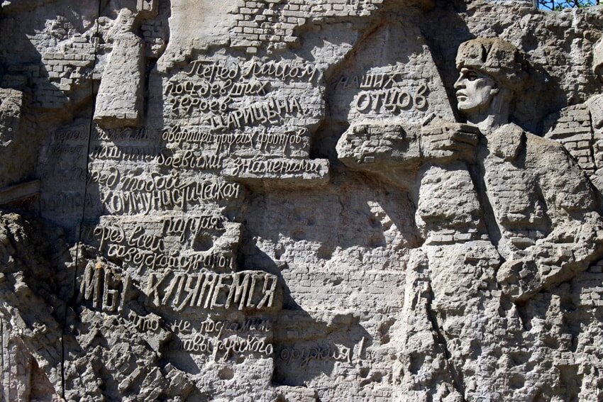 Кавычки мамаев курган был местом. Стены руины на Мамаевом Кургане. Гора железная Железноводск звезда Шуцбунда. Хозяйка железной горы Железноводск. Вершина горы железной Железноводск.