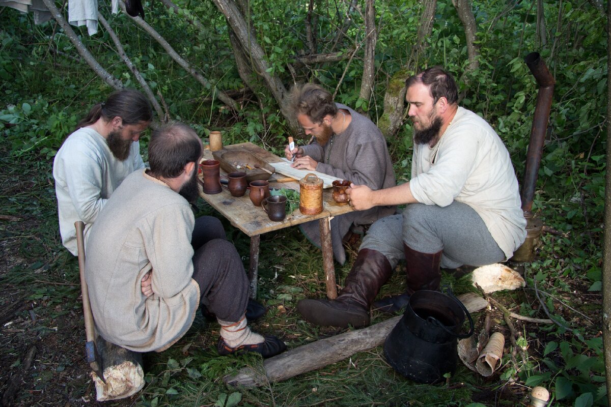 Соорудили столик для ведения важных бесед