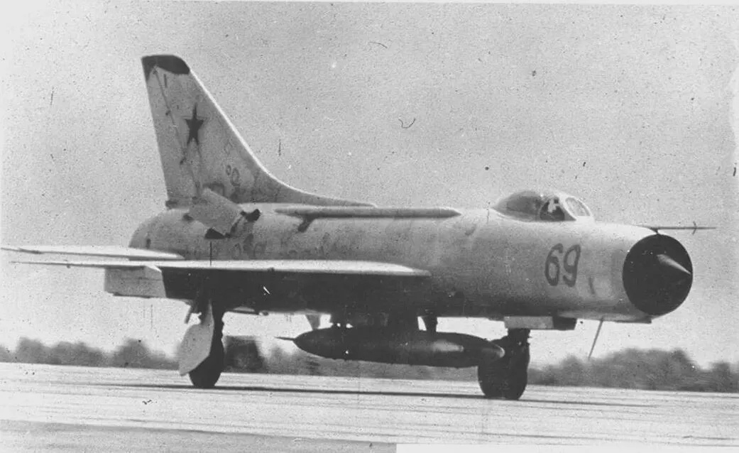 Самолет Су-7 Б