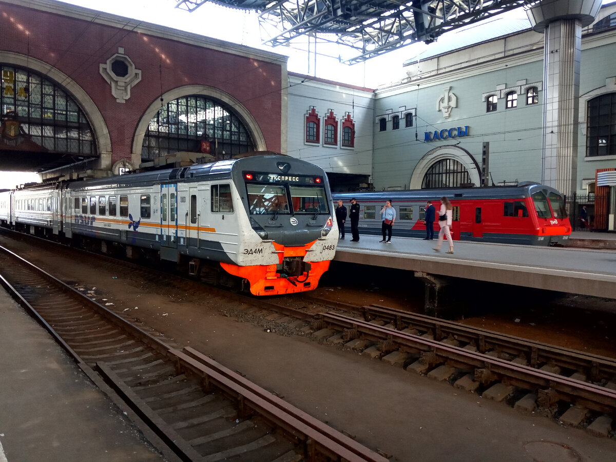 Казанский вокзал поезд москва казань. Эп2к на Казанском вокзале. Эд4м на Казанском вокзале 2005. Казанский вокзал информатор. Эд4м 0082 на Казанском вокзале.