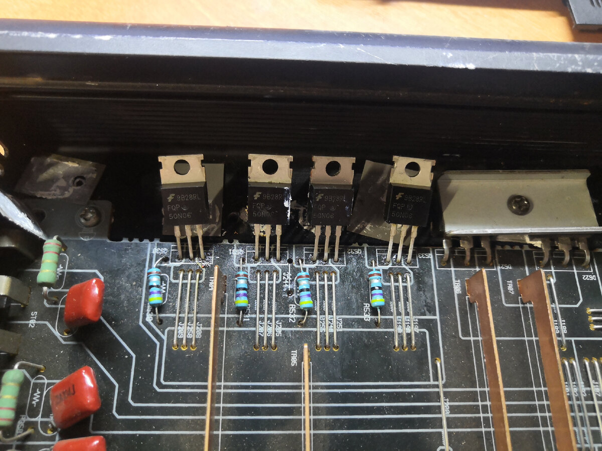 Горит всем плечом 