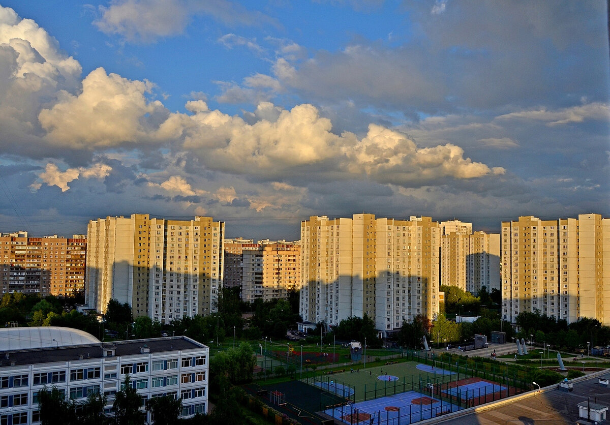 Братеево парк ночью. Квартиры москва братеево. Братеево 1990. 2. Район братеево квартиры.