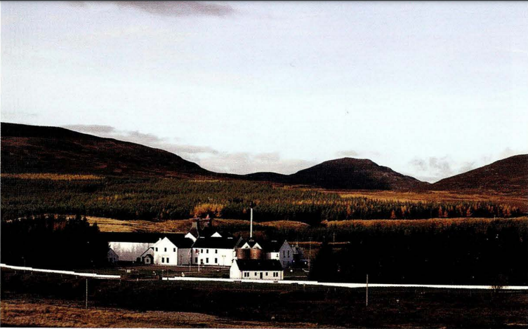  на краю Каергормского национального парка вискикурня Oalwhinnie является одной из самых крупных в Шотландии 