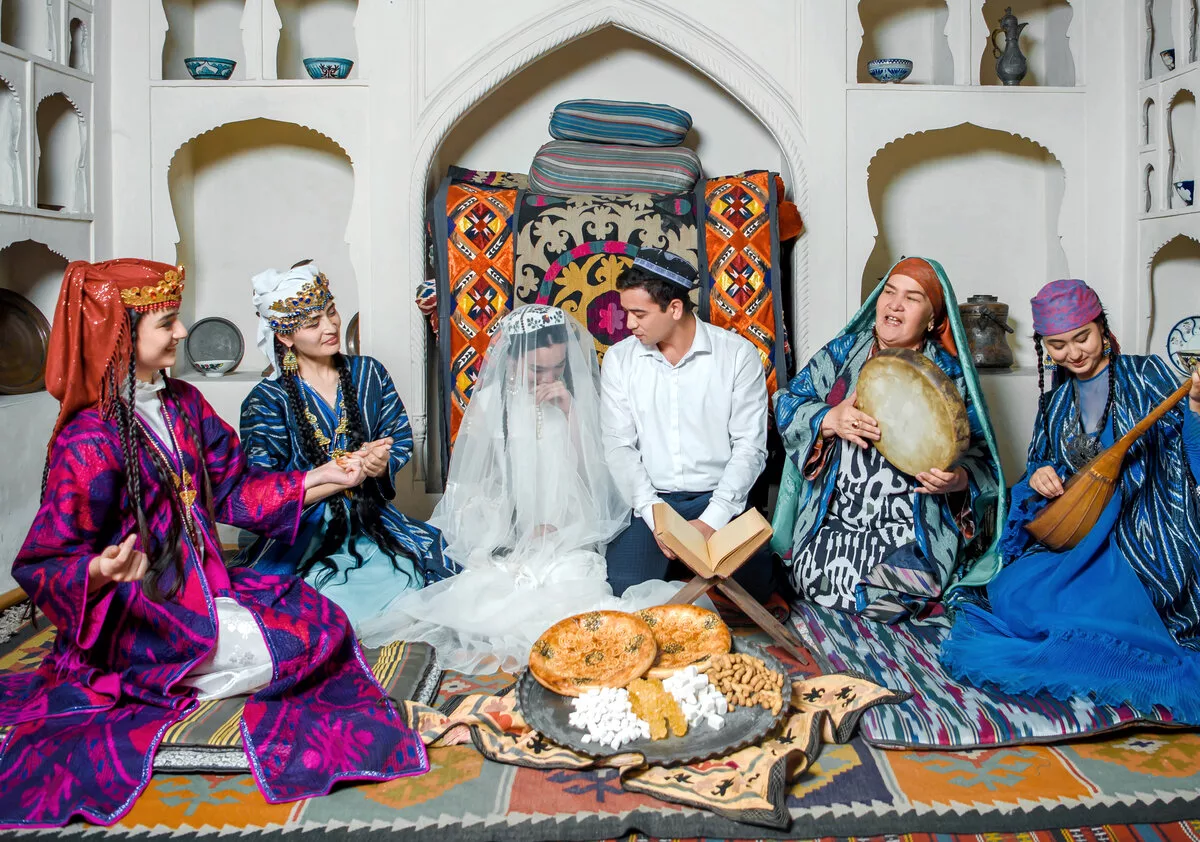 Для всех народов Востока характерно уважительное отношение к национальным традициям, среди которых одно из важнейших мест занимает проведение обряда бракосочетания.