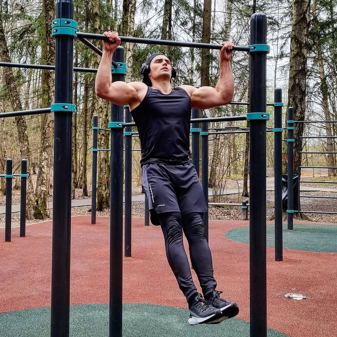 Тренироваться разбор. Статика воркаут. Статика в спорте турник.