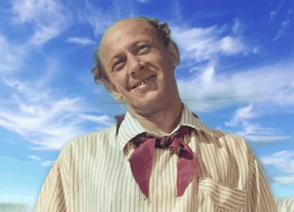 Евгений Евстигнеев в роли начальника пионерского лагеря в кинофильме "Добро пожаловать, или посторонним вход воспрещен" товарищ Дынин. Режиссер Элем Климов, 1964 г. Гиф - О. Яцкевич.