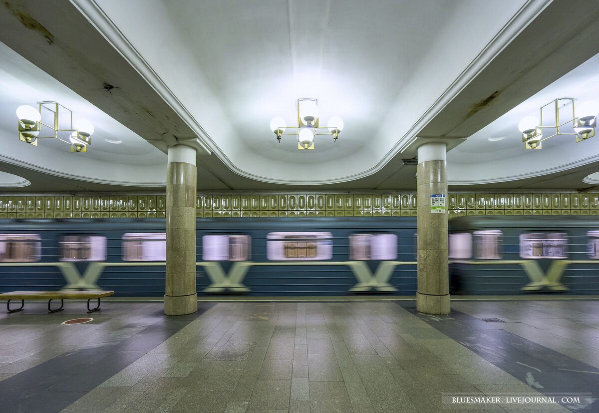 Ясенево выходы. Станция метро Ясенево. Станция Ясенево Москва. Станция метро Ясенево вестибюль. Ясенево станция внутри.