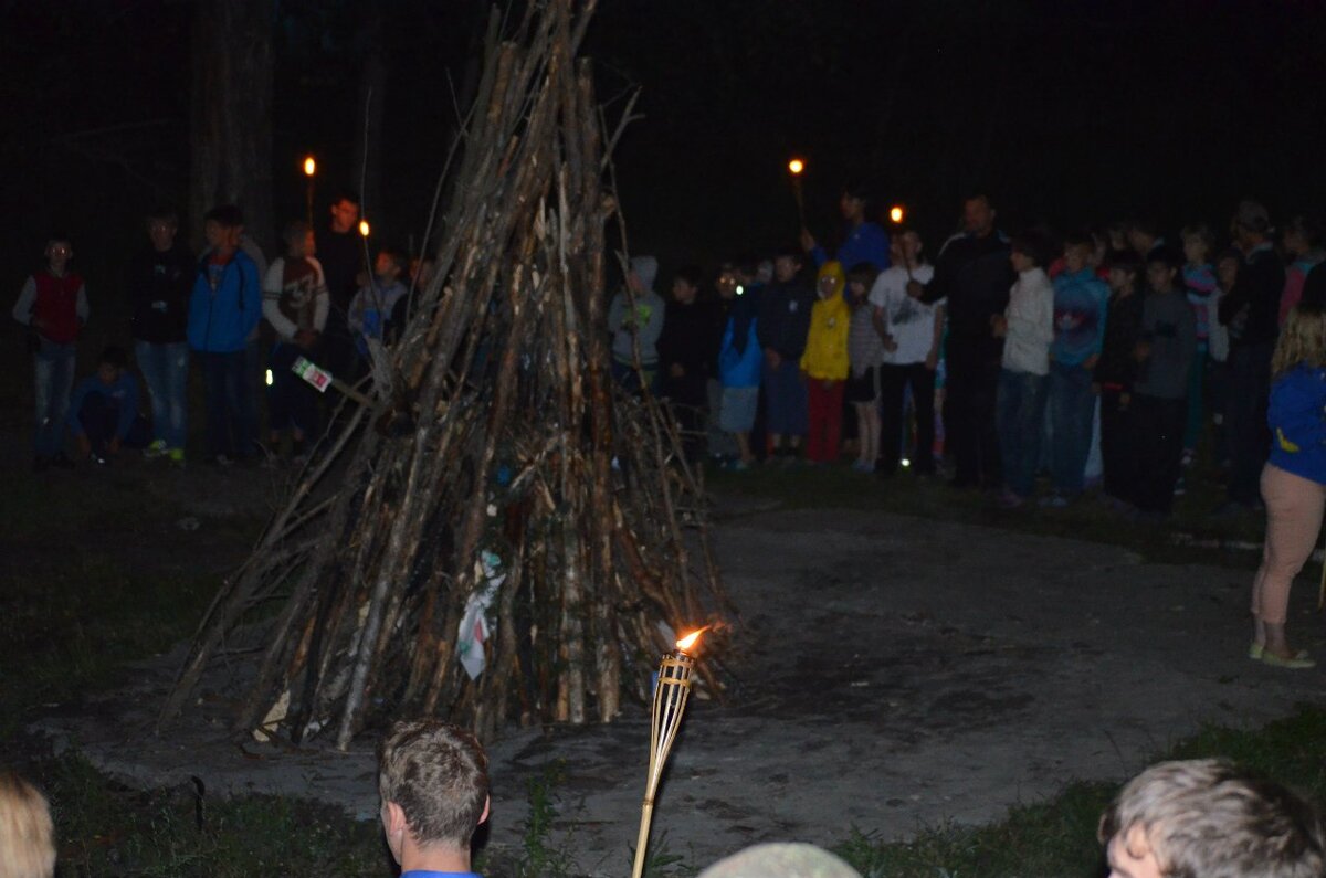 Костёр в лагере Химик. Нынешнее фото из ВКонтакте