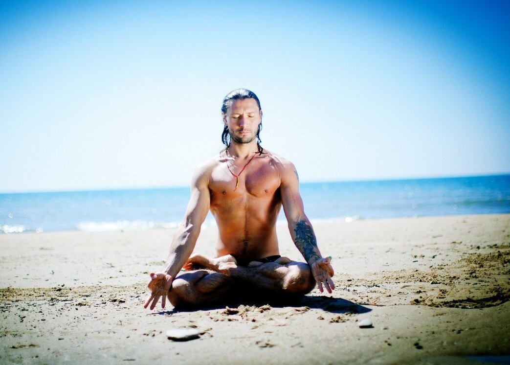 Современный аскет, который неплохо устроился.