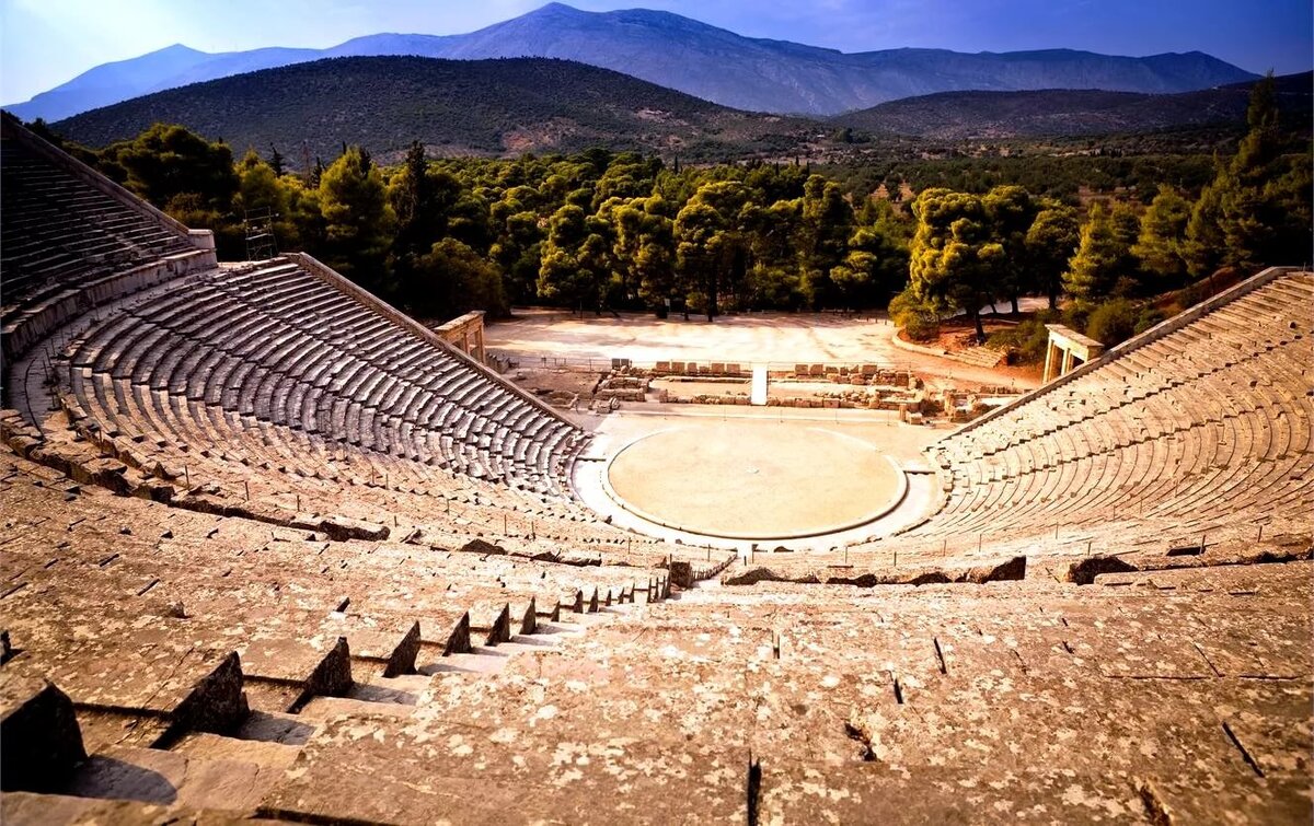 Амфитеатр древней Греции, где нам нередко приходилось работать
