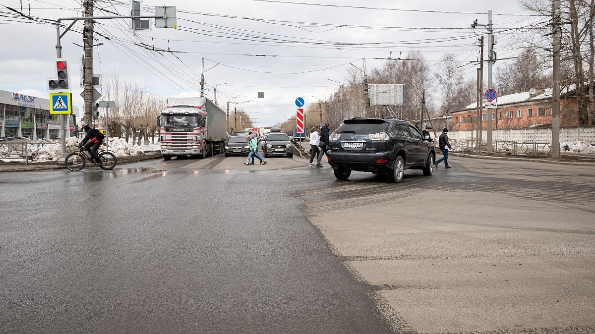 Перекресток киров. Перекресток производственная Щорса Киров. Перекрестки в городе Кирове. Щорса Сурикова дорога перекресток Киров. Перекрёсток Щорса и производственной.