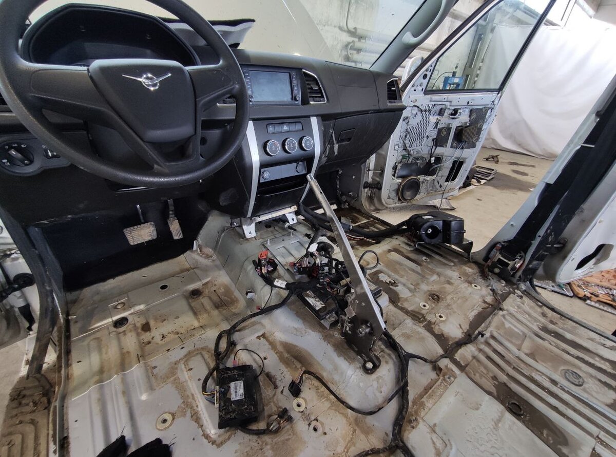 Вот они, на полу лежат.