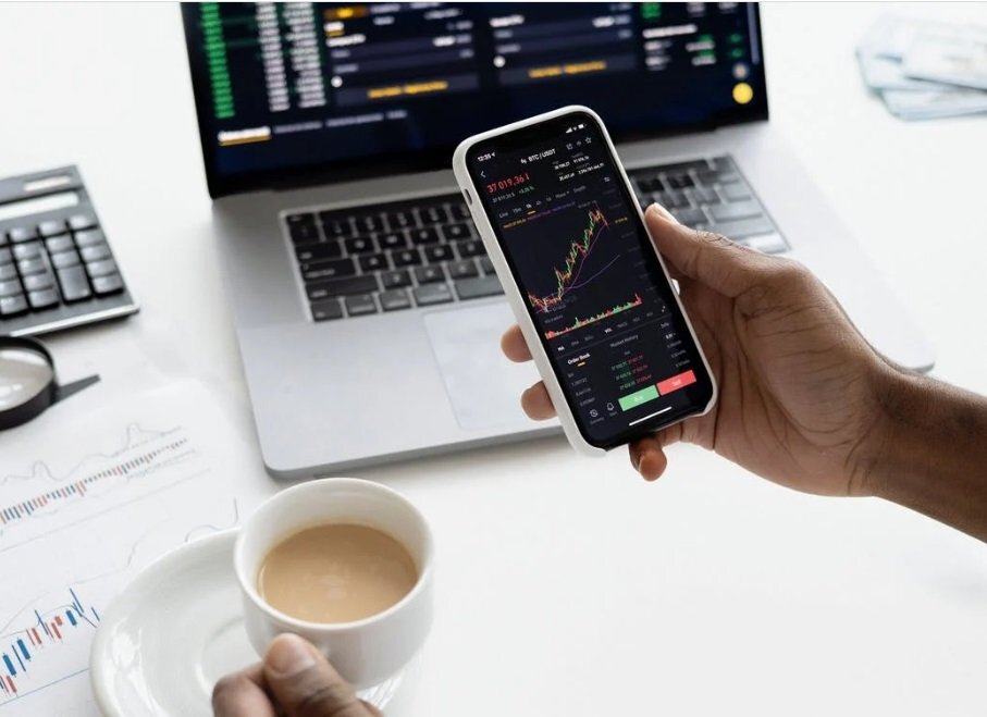Новое приложение установят и на ноутбуки, и на телефоны. Фото: pexels.com