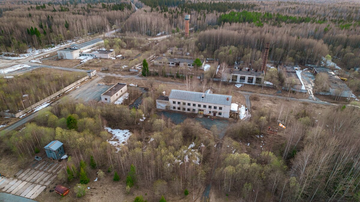 Не так я себе представлял заброшенный аэропорт — закрытая воздушная гавань  в Березниках и её печальная история | NordSkif & Co | Дзен