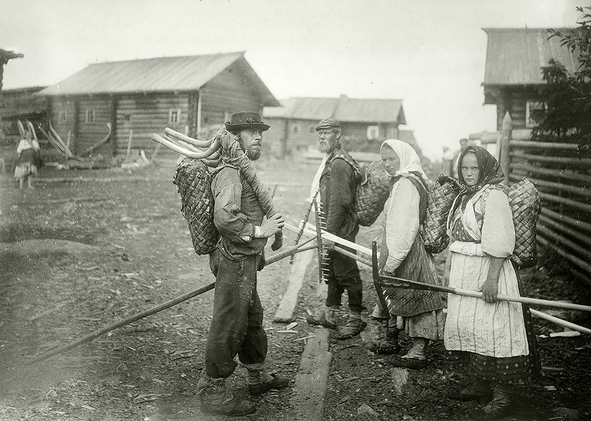 Зачем хранят старые фотографии