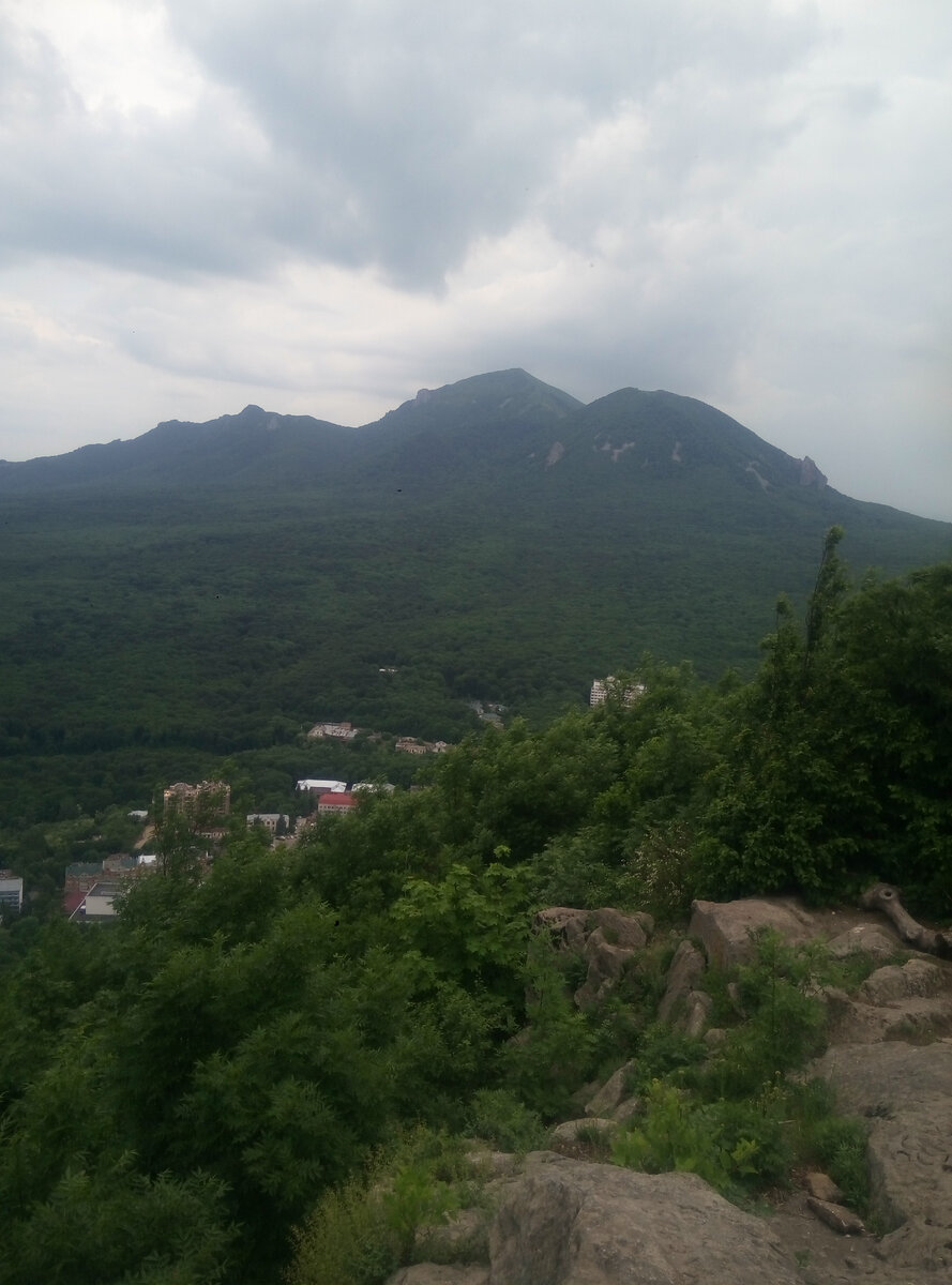 Самая высокая гора КМВ.высота 1460м,пять вершин и много,много тайн.