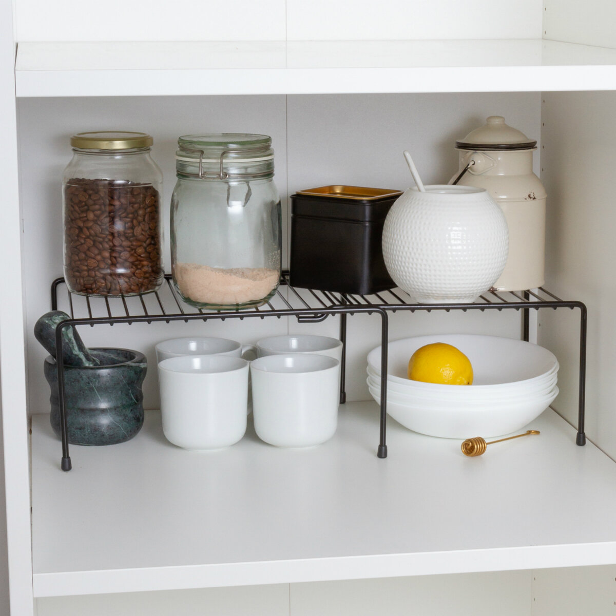 Раздвижные, узкие и широкие, двух- и трёхуровневые под любую полку. 
Полка раздвижная для шкафа (33-57 см, цвет чёрный) - 597 руб.