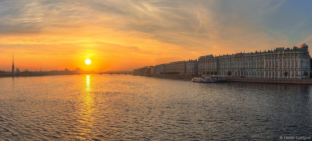 Восход в санкт петербурге завтра. Дворцовая набережная в Санкт-Петербурге.