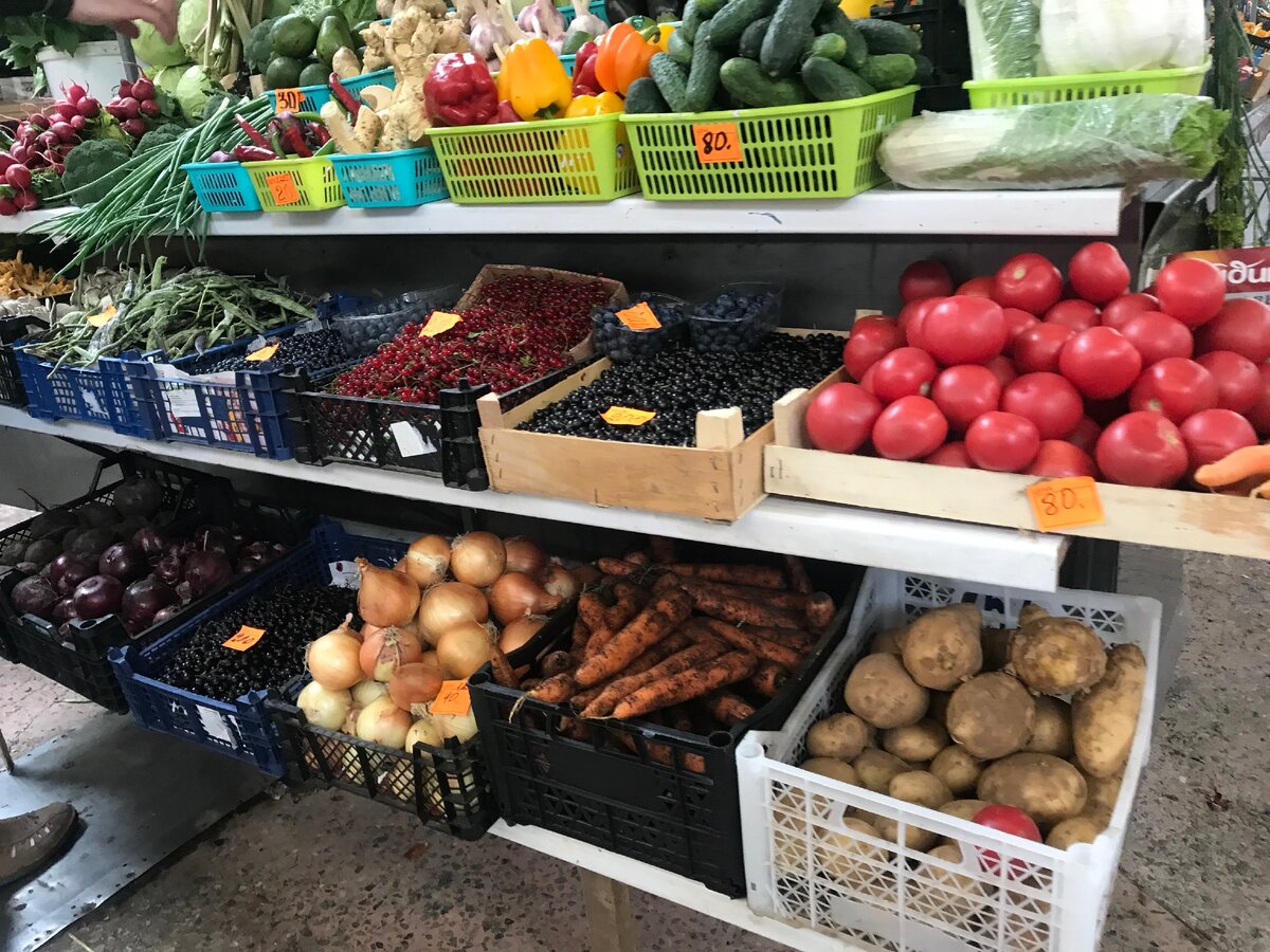 Сенной рынок в Санкт-Петербурге. Сенной рынок СПБ режим работы. Что продается на черном рынке.