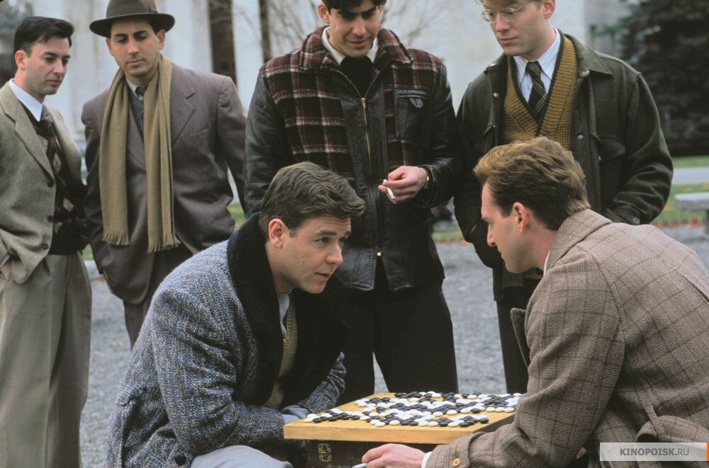 На фотографии кадр из биографического фильма "Игры разума". 