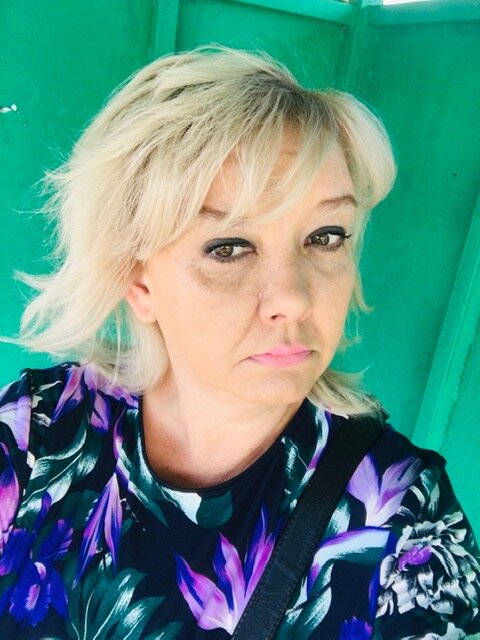 Ушла из дома.