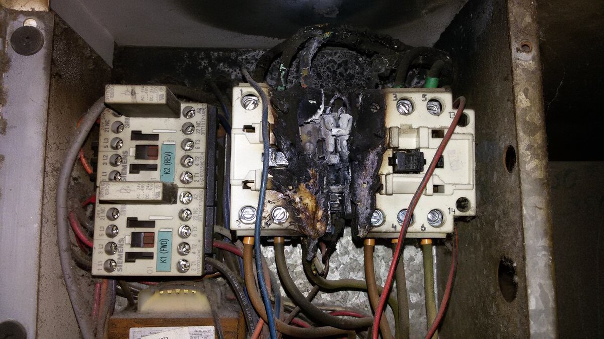 Реверсивный, магнитный пускатель. Дорогая запчасть.