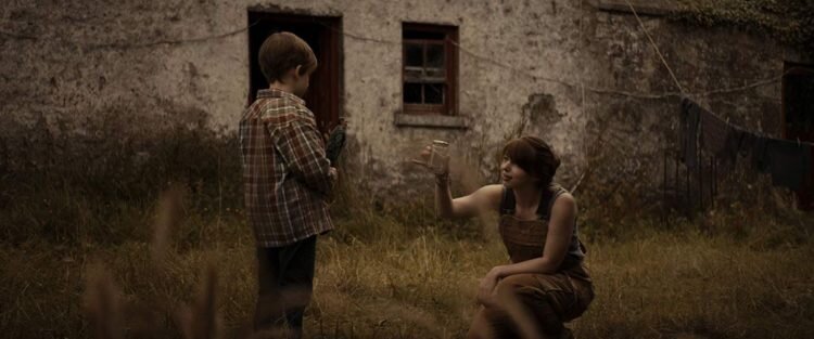 Seána Kerslake and James Quinn Markey in "The Hole in the Ground"/2018/dir.by Lee Cronin/Savage Productions, Bankside Films, Head Gear Films/Источник - lindaseifert.com