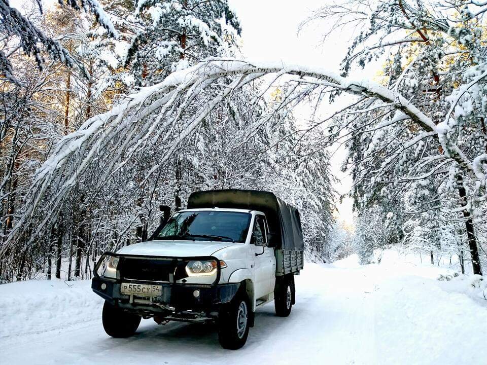 Зимняя дорога - это не только красиво, но и опасно.