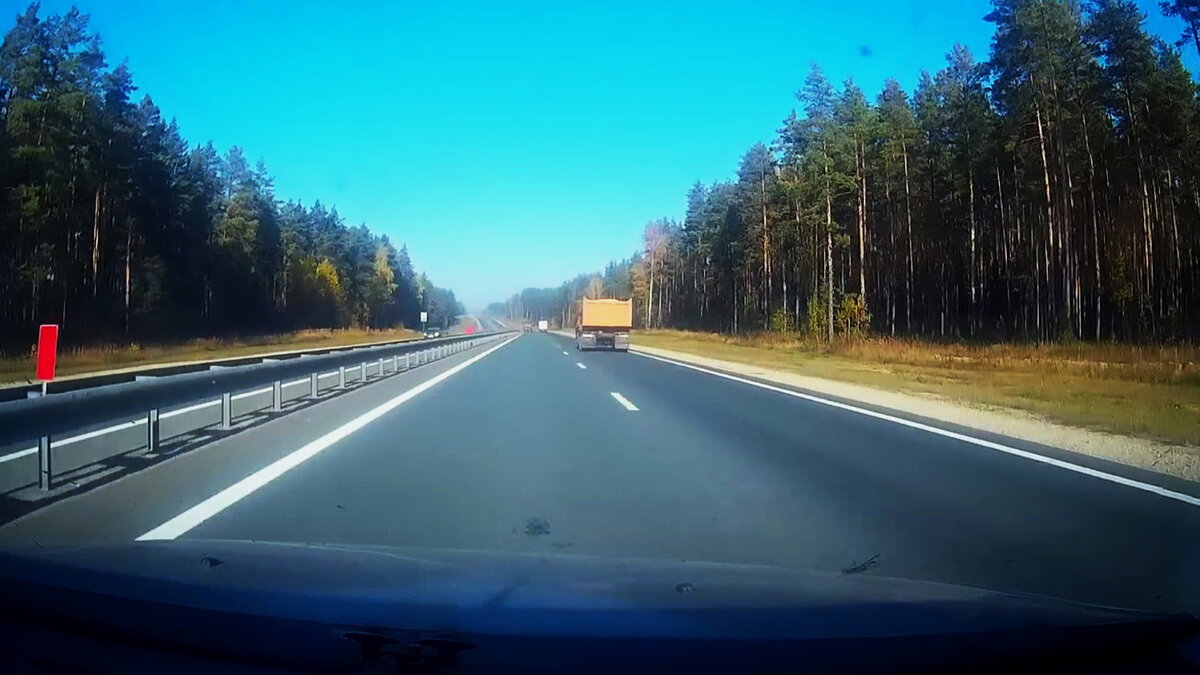 Первый участок до Йошкар-Олы - отличная ровная, гладкая дорога. Сначала двух, а потом и четырехполосная. Ехать сплошное удовольствие. К тому же на 130 километров пути всего 3 радара, и то в населенных пунктах.