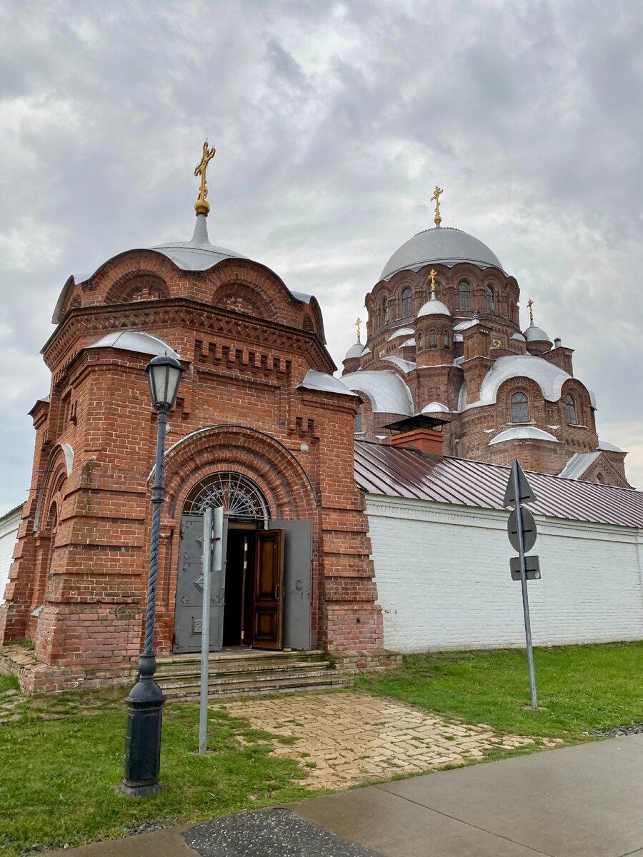 Остров град Свияжск Сергиевская Церковь